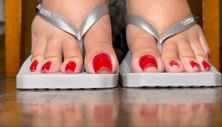 Juliette_rj on a Sustained Toes Lifting Clip - TOE LIFTING - TOES LIFTING - SUSTAINED TOE LIFTING - LONG TOENAILS - RED POLISH - FEET FETISH - FLIP FLOPS