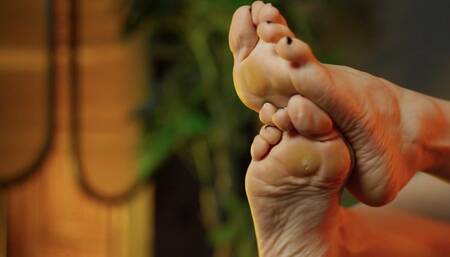 Callused feet in full fashioned nylon stockings (4K)