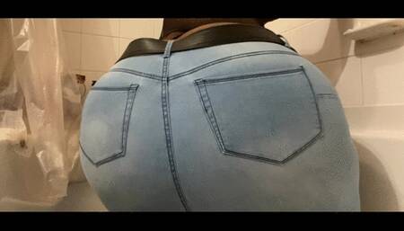 Loud farts in jeans !