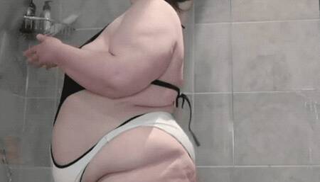 Fatty in Shower (480 MKV)