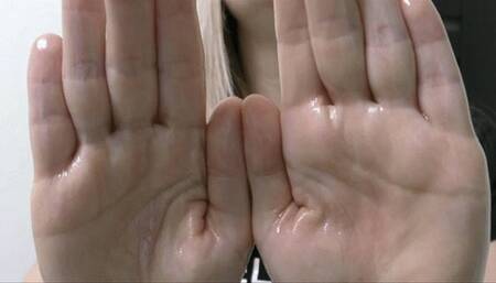 You let us stare at the lines on the palm close up and oiled up MP4 HD 720p