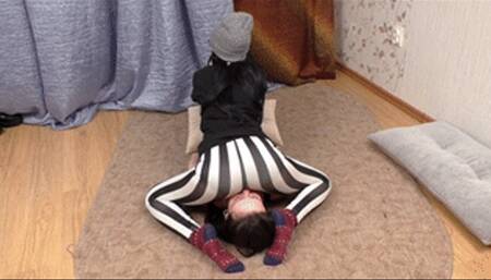 Bitch in striped pantyhose puts ass on girlfriends' face, lec280x 1080p