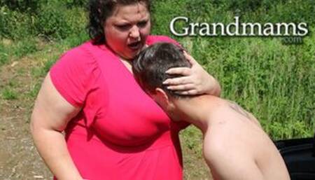 Mature BBW fingered in the trunk of her car