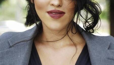 I Waited All day for her Bia Hot by her Apt door I needed to Smell Her