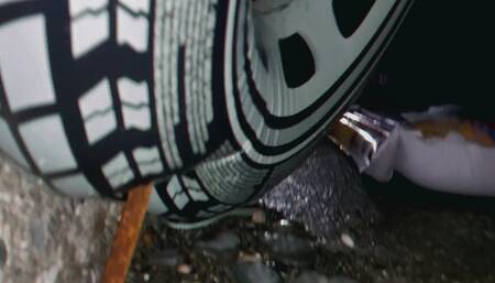 Alla tries to destroy the inflatable ring, but it turns out to be very strong!!!