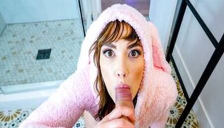 Im getting a blowjob from my hot stepmom Siri Dahl