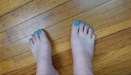 Blow your Load on my Perfectly Pedicured Toes Light blue Pedicure JOI MP4 640