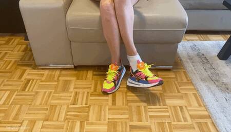 TRAINING SNEAKERS AND DIRTY WHITE SOCKS - MOV Mobile Version