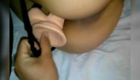 Elle adore tellement le sexe qu'elle se gode tous le temps