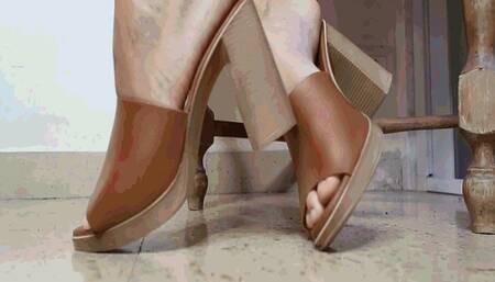 Bonnie's big feet AVI(1280*720)HD