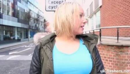 Flashing her Pussy for all the workers