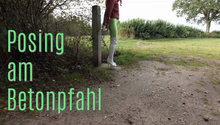 Posing on concrete pile - Posing am Betonpfahl