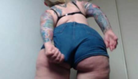 Cam Comedy 9: Will This Bra Contain My Bosom???