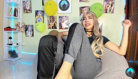 Footshow oily feet massage and footjob