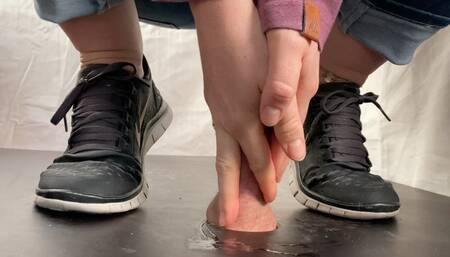 A cock crushing Shoejob in black Nike frees - CBT and some spitting - slave cam - 4k