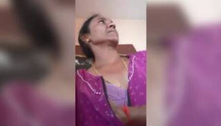 Tamil wife pressing selfie