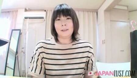 Amateur Japanese Cougar Gets Filled With Cum