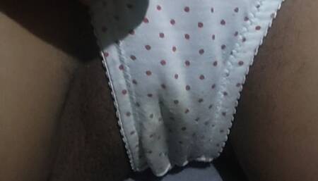 Brand new skinny taking caresses in the beautiful pussy!