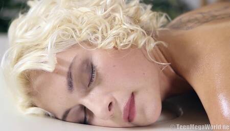 TrickyMasseur - Blonde Queen