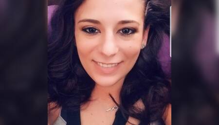 Nicole Leigh Simmons masturbating