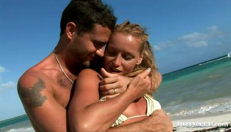 This Couple Relaxes on the Tropical Beach and Has Oral