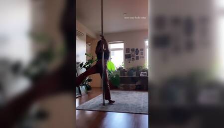 Lenamarisol on the pole