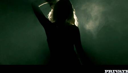 Cindy Has Hardcore Sex in the Jacuzzi Tub with Her Boyf