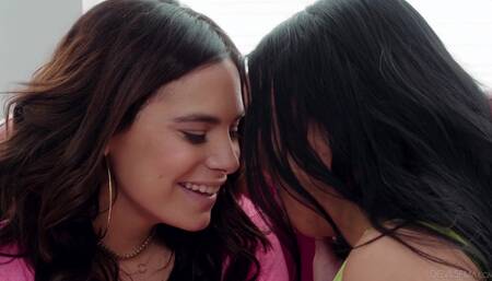 My Neighbors A Lesbo- Payton Preslee Kuleana - Violet S