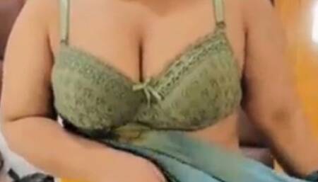 A stepmom going meeting with boss to fuck hard