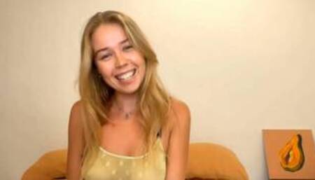 The absolute sweetest Aussie girl bangs her perfect cunt