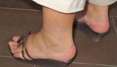 shooting d'une secrétaire mature française sentent des pieds ,pieds à la grecque