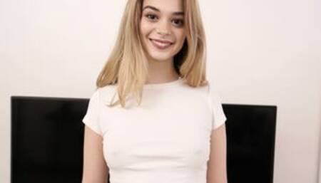 Tiny stepsister thanks her hung stepbro