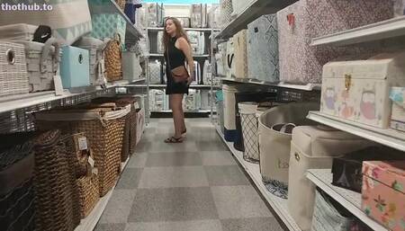 TL - pawg showing ass in public store