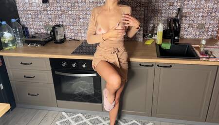 Fuck in the kitchen. Big creampie in tight pussy. FeralBerryy