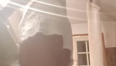 In the privacy of my bathroom - French amateur video