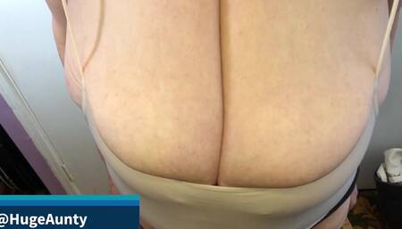 Mrs Huge Auntys Story - SecretHandful
