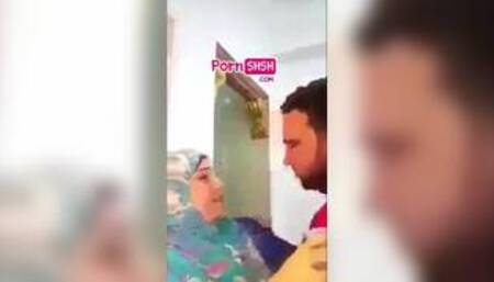 pornSHSH.com - deep kissing with arab mother in law