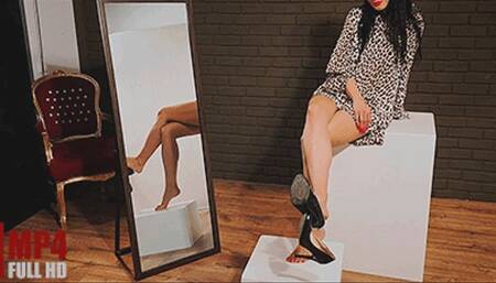 Mirroring Shoeplay (FULL HD) – Lady Amira
