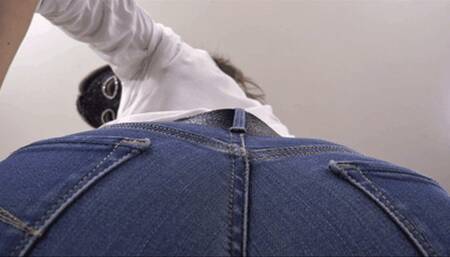 Relaxing facesitting after a long day (small version)