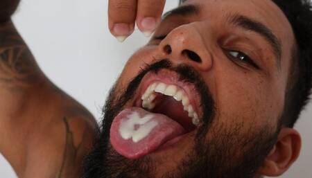 My mouth, as I eat | Extreme mouth close-up - Lalo Cortez