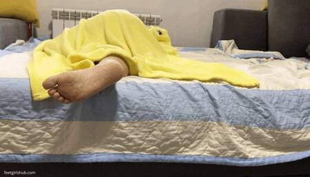 SMALL FEET NAPPING AND NICKY’S HOT ASS - MOV Mobile Version