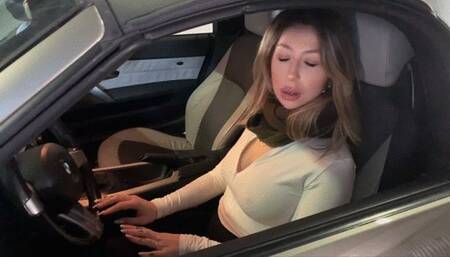 Naomi resists to her arrest