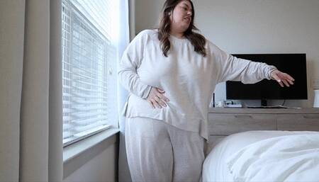 Big babe in bikinis!