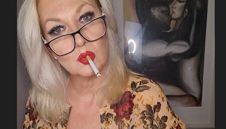 Smoker MILF at Homeoffice *lick ash*red lipstick* long lashes*close up*Secretary*
