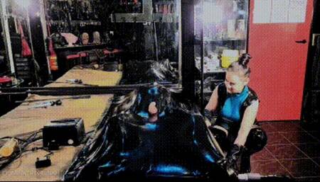 Latex vacuum bed and milking machine