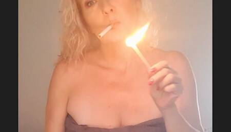 Smoking sexy curvy mommy enjoy after shower a Marlboro Red 100 and she lights with a long match on*nude*wet hair*belly*painted toes*