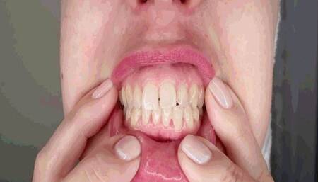 Finger in my mouth MP4(1280*720)HD