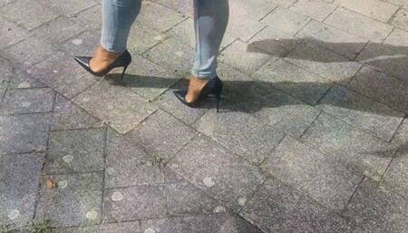 Cinderellas shoe has fallen into the river wmv 1280 x 720