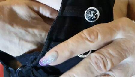 60-YEAR-OLD WOMAN KIND