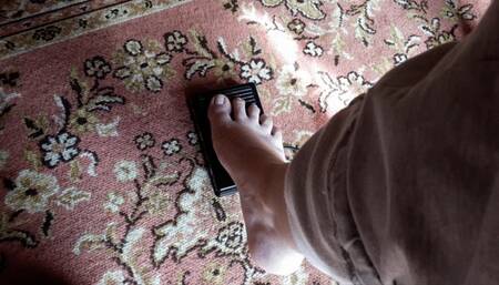 I press the pedal barefoot look how well I mash this pedal with bare feet